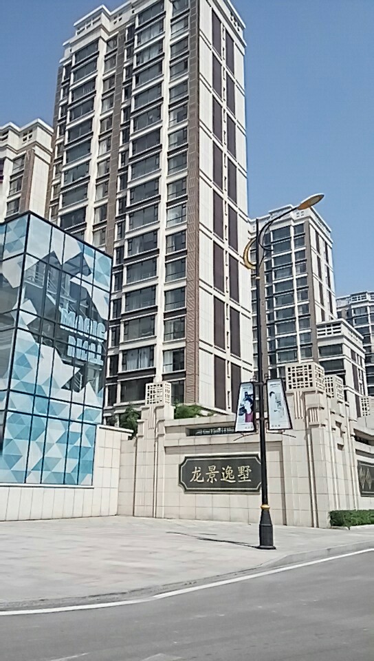 2018年5月4日臻觀園小區(qū)地下停車(chē)場(chǎng)防火卷簾門(mén)貨到工地