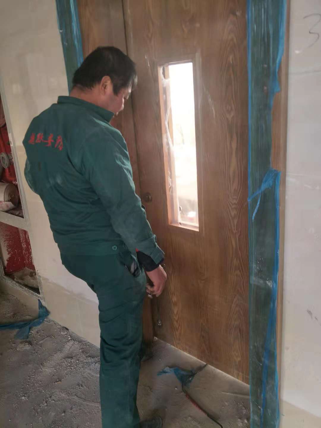 2018年11月19日39中進(jìn)戶(hù)門(mén)安裝現(xiàn)場(chǎng)