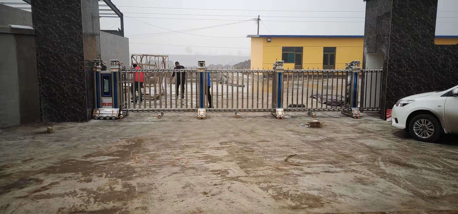 2018年12月6日平遙中森橡膠有限公司伸縮門(mén)案例